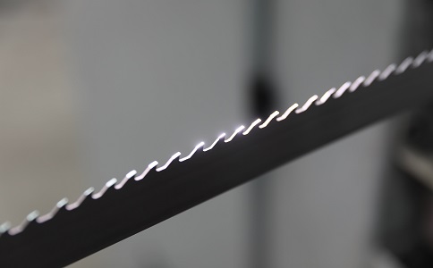 丹东双金属带锯条产生切削噪音的原因具体有哪些？
